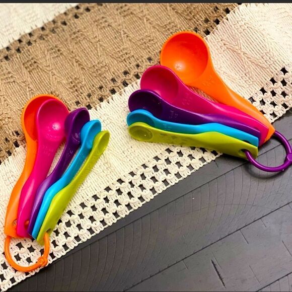 Colorful measuring spoons  - Picture 1 of 8